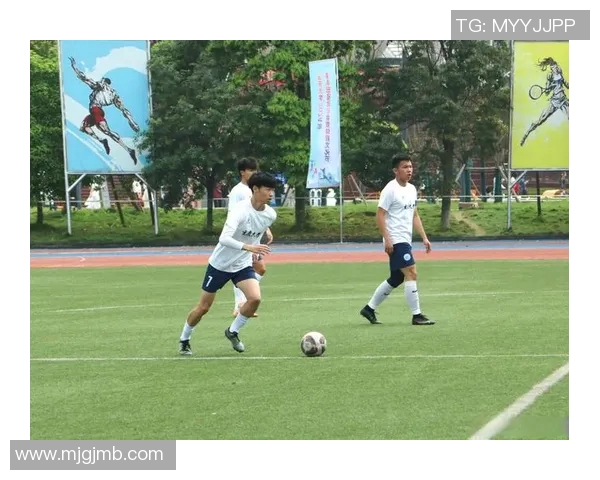 与陈敏畅谈足球生涯的点滴与梦想，追寻绿茵场上的荣耀与挑战