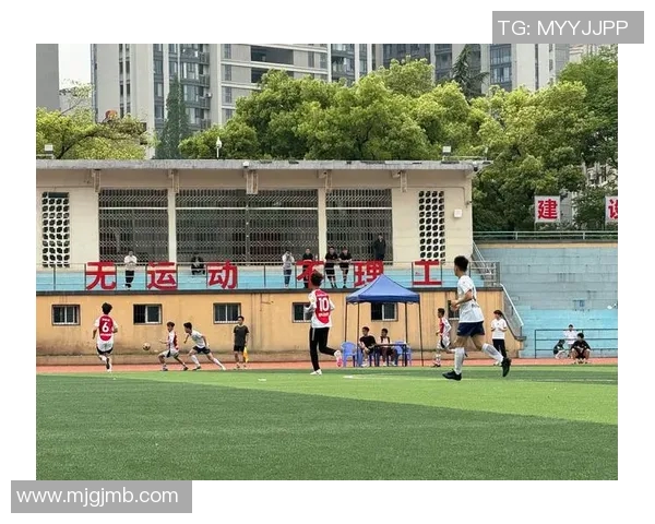 武汉足球队的速度之谜：追寻绿茵场上的闪电传奇