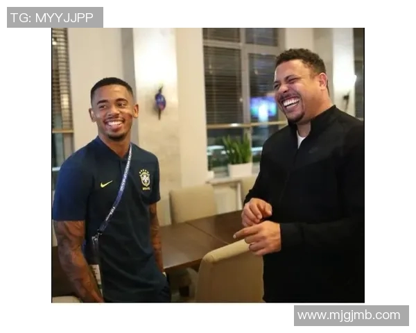 足球巨星亲临撒盐哥家中共度欢乐时光引发粉丝热议