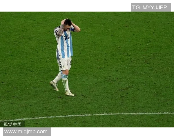 足球明星在赛场上失落的表情背后隐藏的心酸与奋斗故事